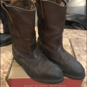 Men’s slip on Red Wing boots steel toe